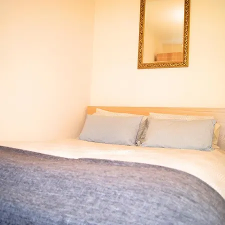 10 Warren Mews Vila